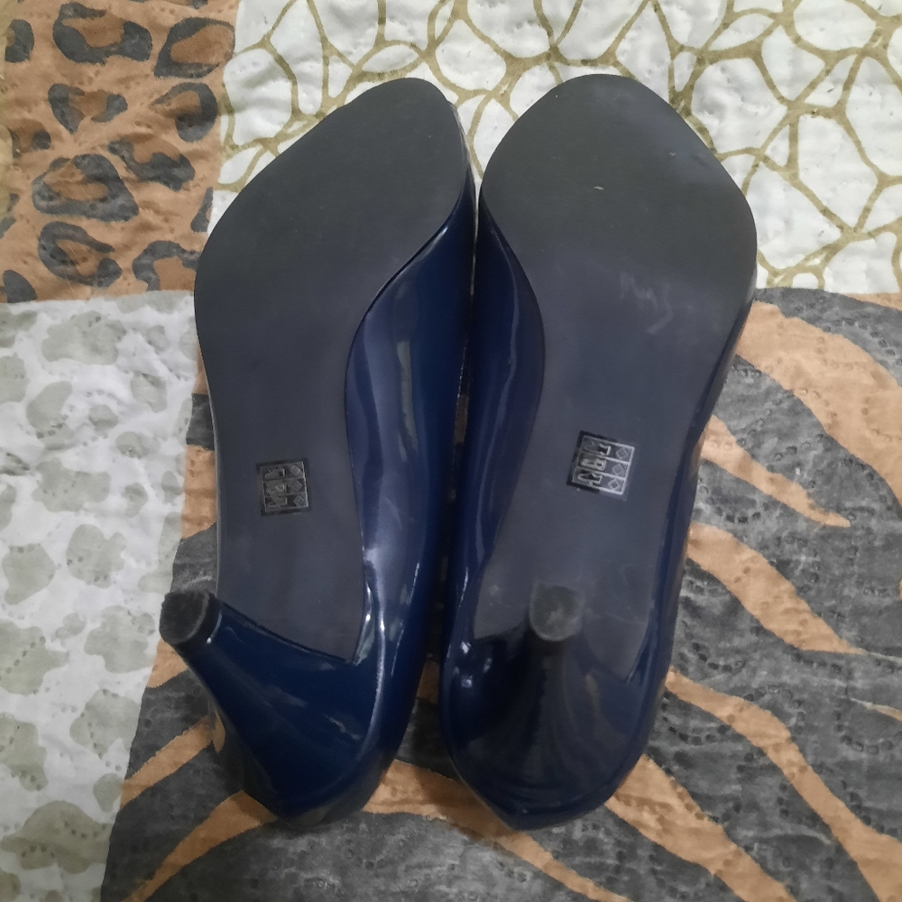 Shoes - Picture 6 of 7